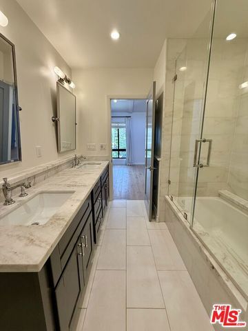 853 Larrabee Street 6, West Hollywood, CA 90069