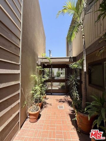 853 Larrabee Street 6, West Hollywood, CA 90069