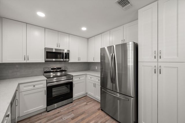 3204 Brown Trail, Bedford, TX 76021