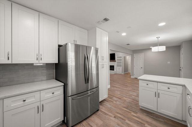 3204 Brown Trail, Bedford, TX 76021