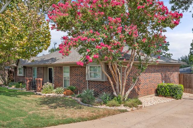 3204 Brown Trail, Bedford, TX 76021