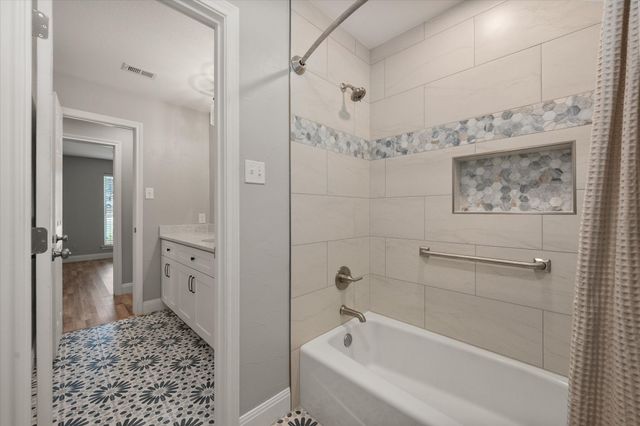 3204 Brown Trail, Bedford, TX 76021