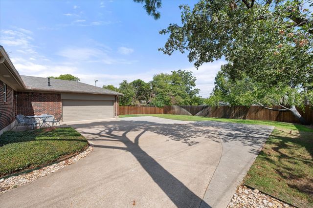 3204 Brown Trail, Bedford, TX 76021