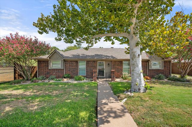3204 Brown Trail, Bedford, TX 76021