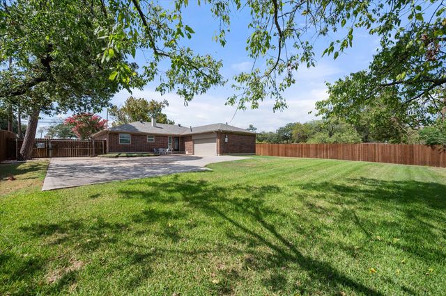 3204 Brown Trail, Bedford, TX 76021