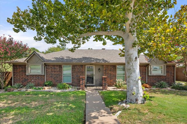3204 Brown Trail, Bedford, TX 76021