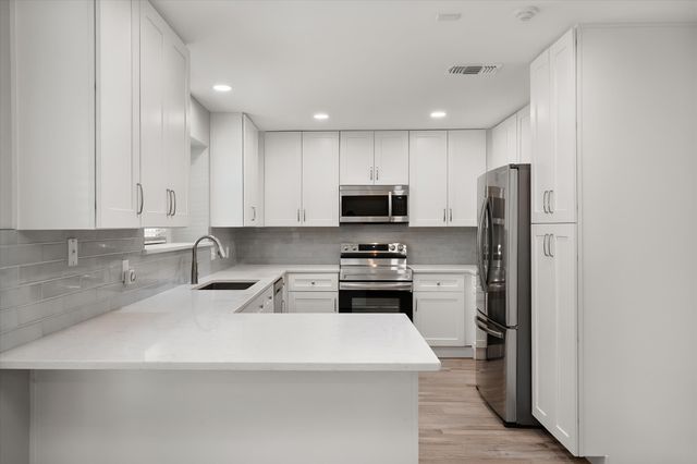 3204 Brown Trail, Bedford, TX 76021