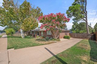 3204 Brown Trail, Bedford, TX 76021