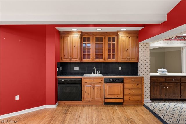 1385 Queen Annes Gate, Westlake, OH 44145