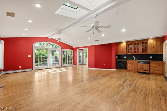 1385 Queen Annes Gate, Westlake, OH 44145