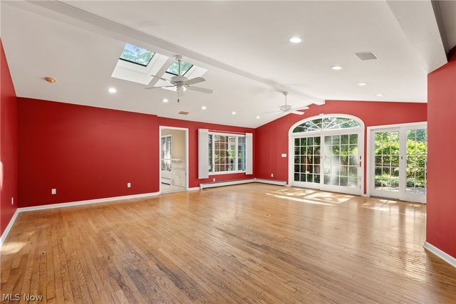 1385 Queen Annes Gate, Westlake, OH 44145