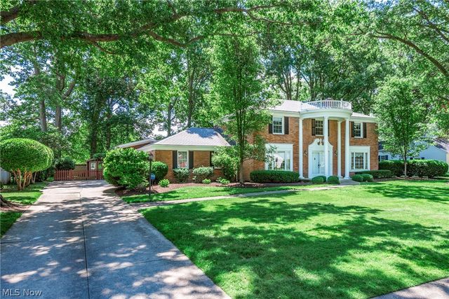 1385 Queen Annes Gate, Westlake, OH 44145