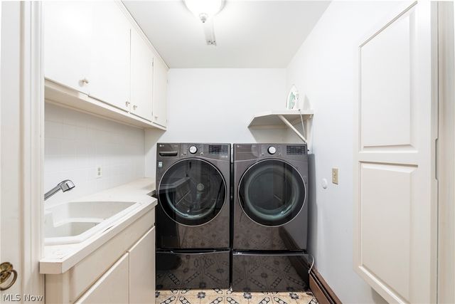 1385 Queen Annes Gate, Westlake, OH 44145