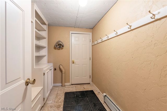1385 Queen Annes Gate, Westlake, OH 44145