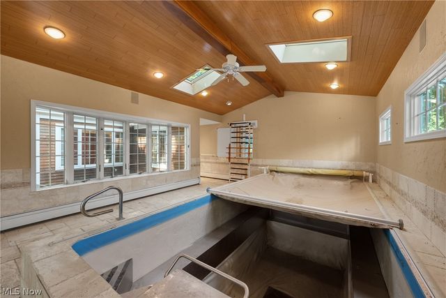 1385 Queen Annes Gate, Westlake, OH 44145