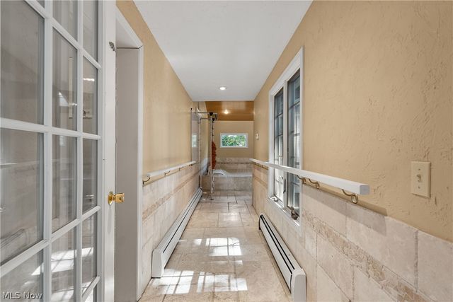 1385 Queen Annes Gate, Westlake, OH 44145