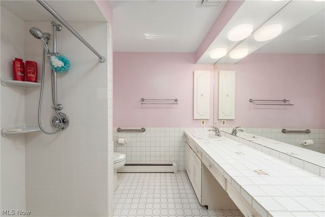 1385 Queen Annes Gate, Westlake, OH 44145