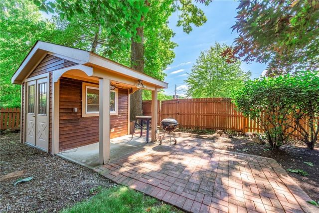 1385 Queen Annes Gate, Westlake, OH 44145