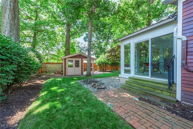 1385 Queen Annes Gate, Westlake, OH 44145