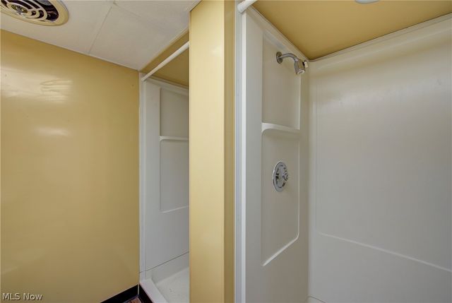 1385 Queen Annes Gate, Westlake, OH 44145