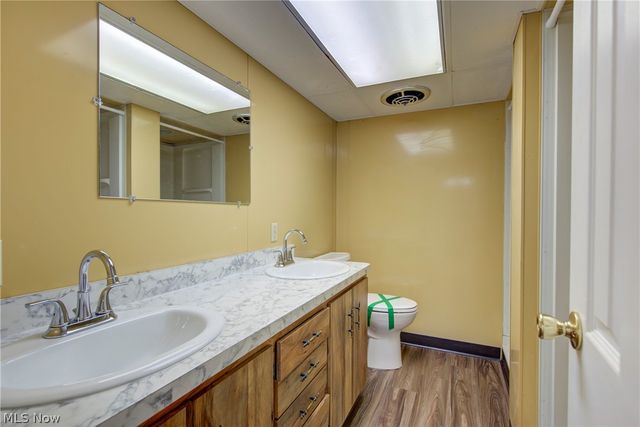1385 Queen Annes Gate, Westlake, OH 44145
