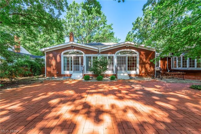 1385 Queen Annes Gate, Westlake, OH 44145