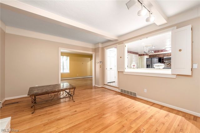 1385 Queen Annes Gate, Westlake, OH 44145