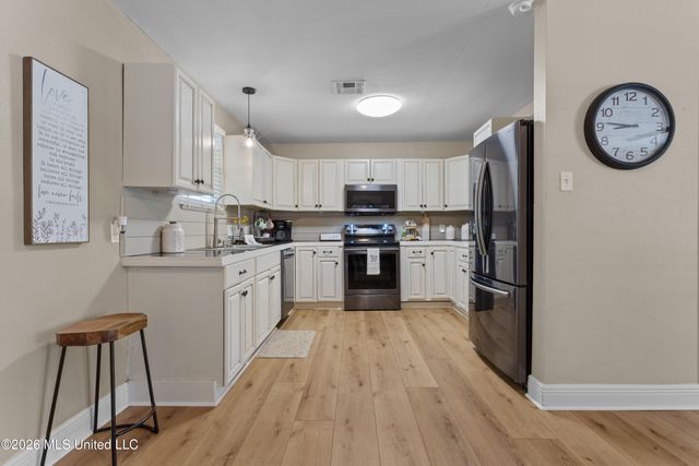 609 Beyer Drive, Bay Saint Louis, MS 39520