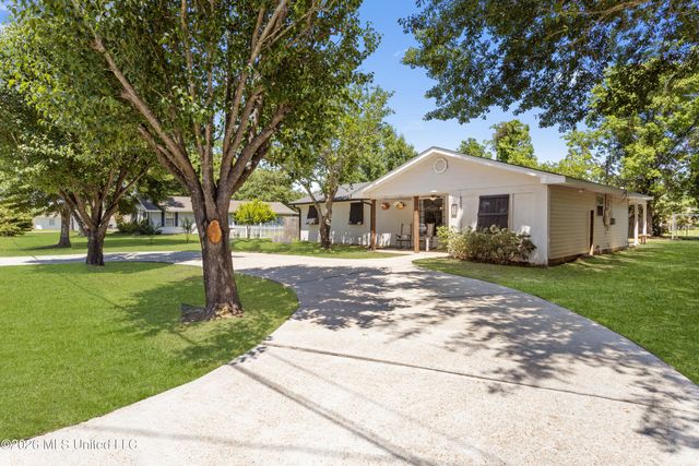 609 Beyer Drive, Bay Saint Louis, MS 39520