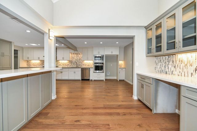 10 Woodstone Street, Houston, TX 77024