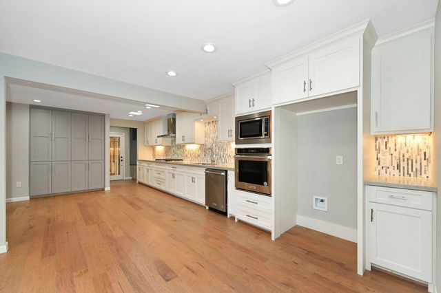 10 Woodstone Street, Houston, TX 77024