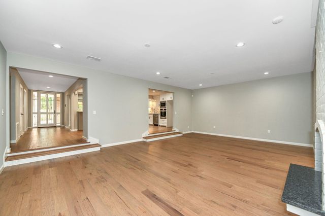 10 Woodstone Street, Houston, TX 77024