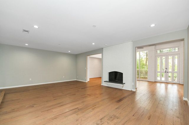 10 Woodstone Street, Houston, TX 77024