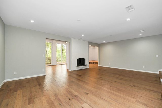10 Woodstone Street, Houston, TX 77024