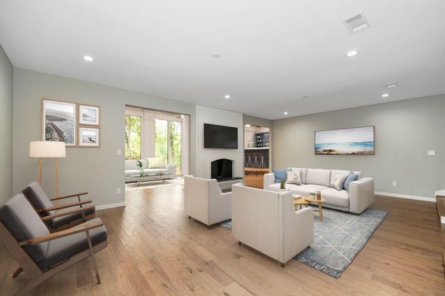 10 Woodstone Street, Houston, TX 77024