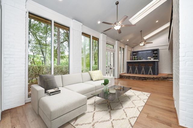 10 Woodstone Street, Houston, TX 77024