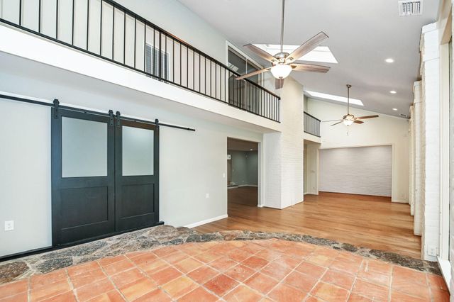 10 Woodstone Street, Houston, TX 77024