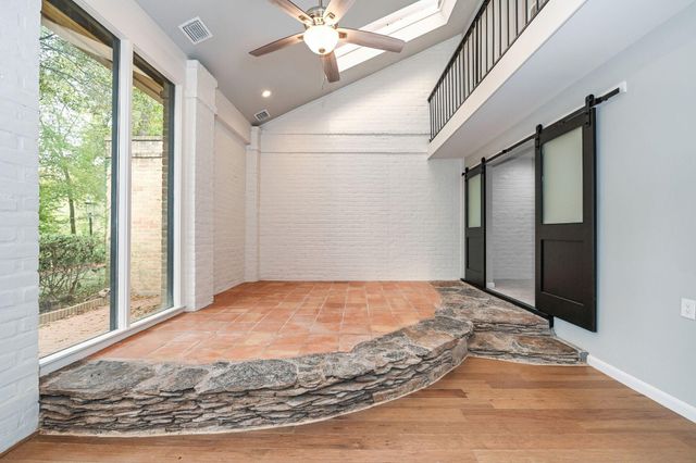 10 Woodstone Street, Houston, TX 77024
