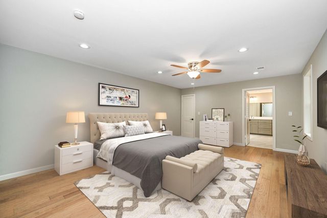10 Woodstone Street, Houston, TX 77024