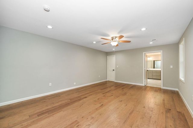 10 Woodstone Street, Houston, TX 77024
