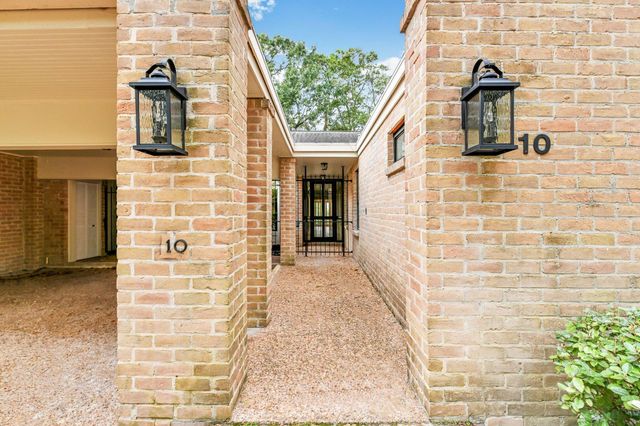 10 Woodstone Street, Houston, TX 77024