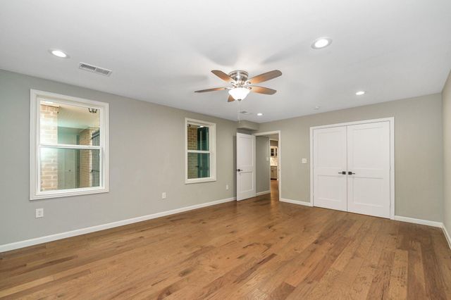 10 Woodstone Street, Houston, TX 77024