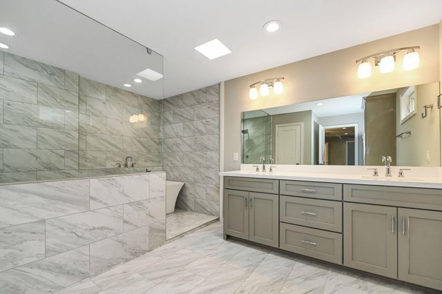 10 Woodstone Street, Houston, TX 77024