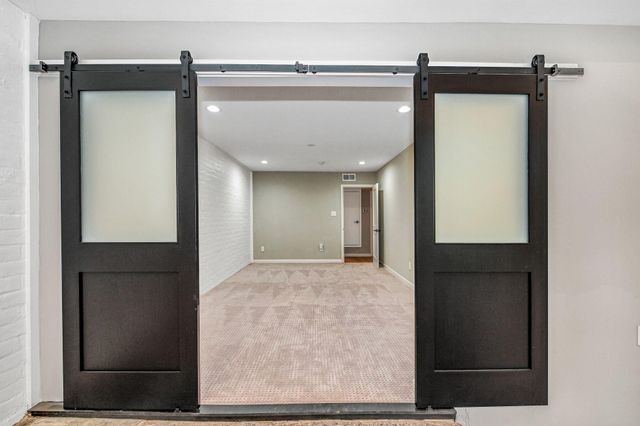 10 Woodstone Street, Houston, TX 77024