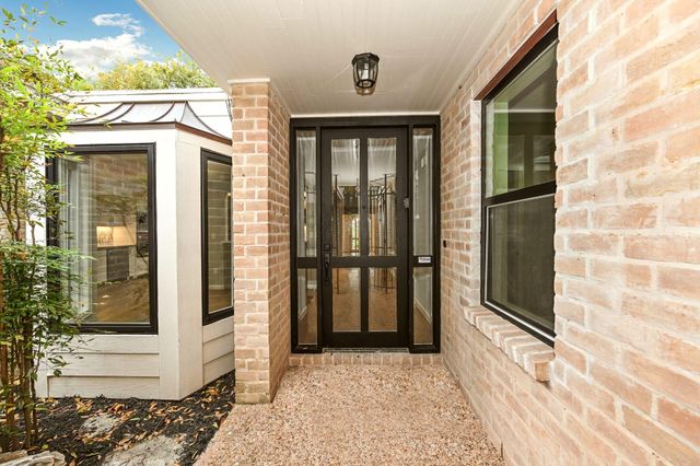 10 Woodstone Street, Houston, TX 77024