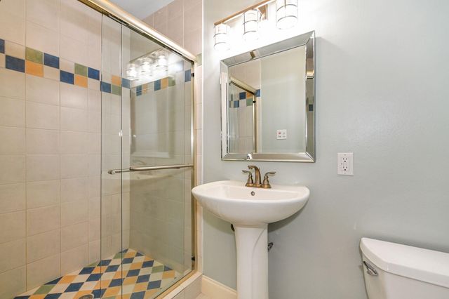 10 Woodstone Street, Houston, TX 77024