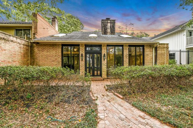 10 Woodstone Street, Houston, TX 77024