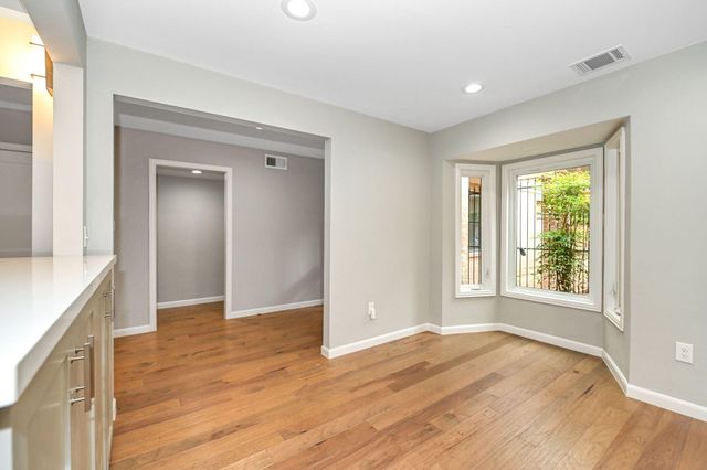 10 Woodstone Street, Houston, TX 77024