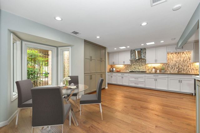 10 Woodstone Street, Houston, TX 77024