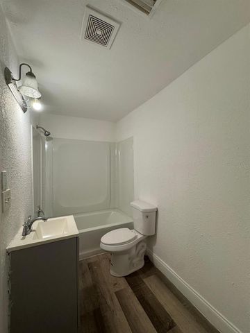 8113 N ALASKA STREET, Tampa, FL 33604